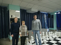 Проект «Шахматное поле» направлен на популяризацию шахмат как вида спорта среди различных слоев населения, социальных групп, повышение интеллектуального уровня и пропаганду здорового образа жизни.